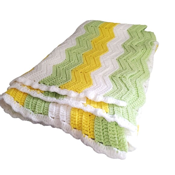 Beautiful Handmade Crochet Knit Baby Throw Blanket Green Yellow White Chevron - Picture 1 of 8